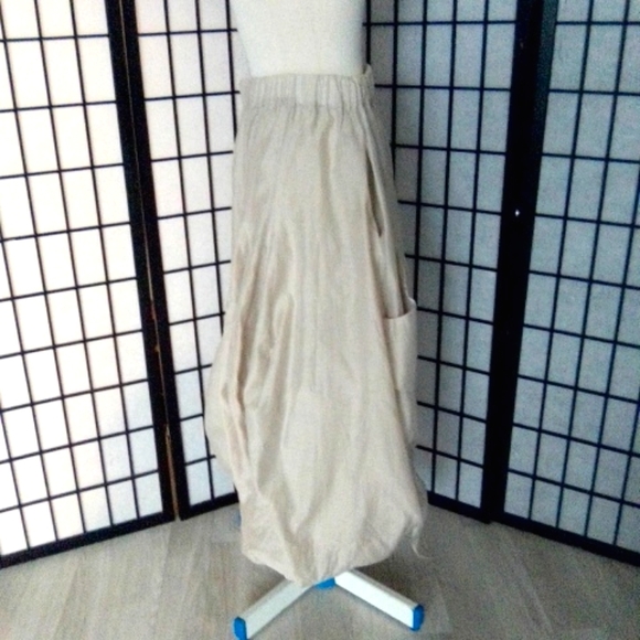 Nuovo Borgo extravagant balloon skirt. Size It48. Made in Italy. - Picture 4 of 10